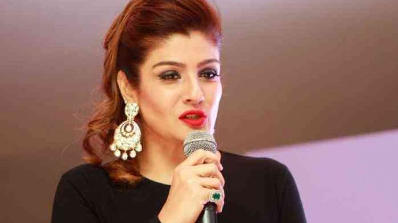 Raveena Tandonxxvideo - Raveena Tandon looks hot in new video, Video went viral | News ...