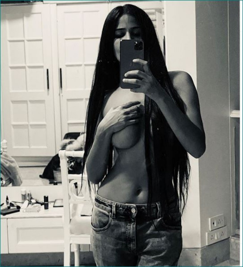 Poonam Dubey Hot Sex - Poonam Pandey creates sensation on Internet with her bathroom ...