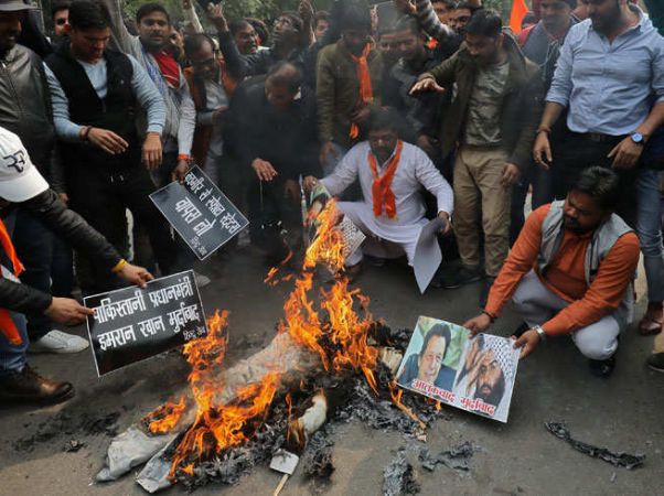 पुलवामा हमला: पाकिस्तान की नापाक हरकत पर फूटा भारत का गुस्सा, देखें तस्वीरें