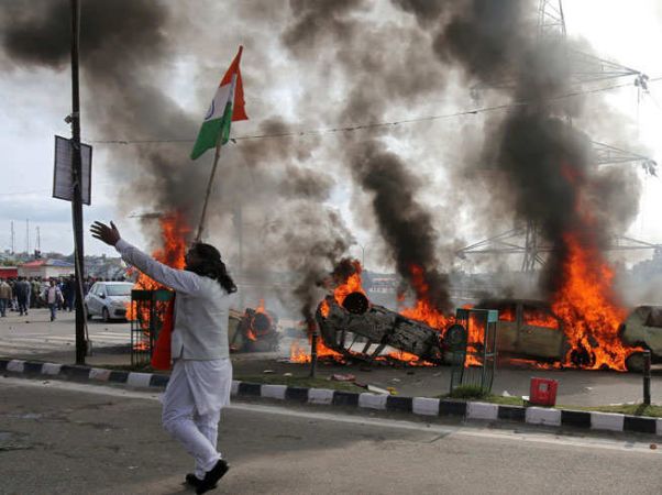 पुलवामा हमला: पाकिस्तान की नापाक हरकत पर फूटा भारत का गुस्सा, देखें तस्वीरें
