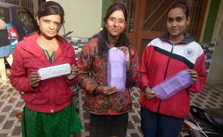 पीएम मोदी को महिलाएं भेजेंगी 1 हज़ार सैनेटरी पैड