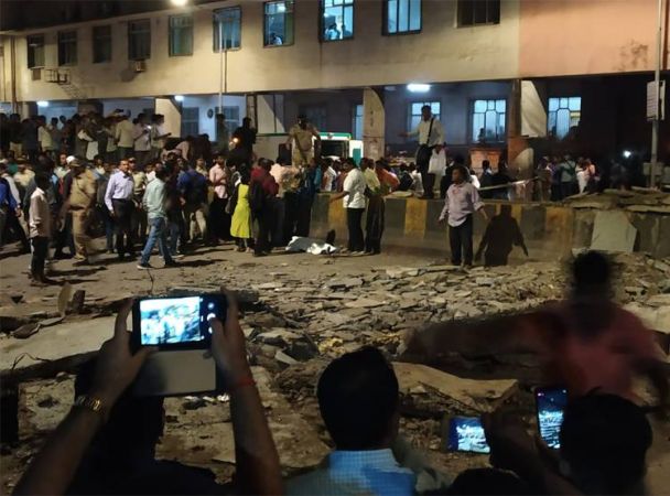मुंबई में बड़ा हादसा, CST फुटओवर ब्रिज गिरने से 3 की मौत और कई लोग घायल