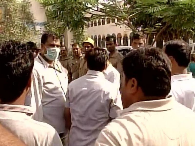 दिल्ली में कंटेनर डिपो से गैस लीक, 110 छात्राएं अस्पताल में भर्ती