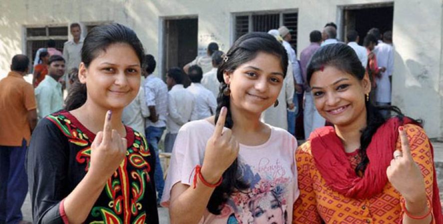 लोकसभा चुनाव: बंगाल में 8 सीटों पर होगा मतदान, भाजपा-कांग्रेस और टीएमसी में घमासान