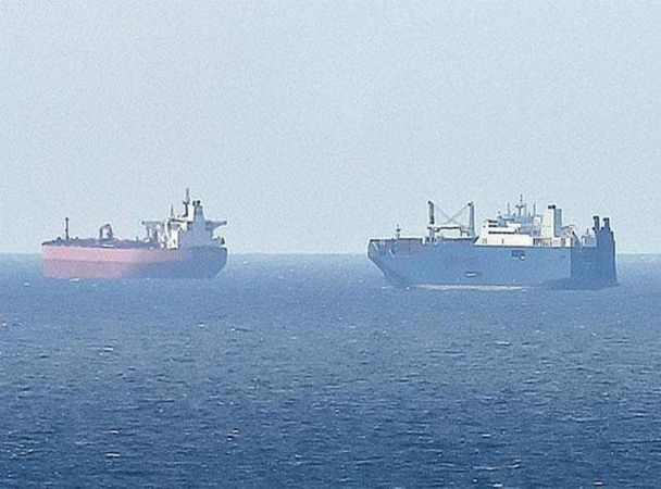 अमेरिका-ईरान की तनातनी में सऊदी अरब का नुकसान, दो तेल टैंकरों में हुआ हमका