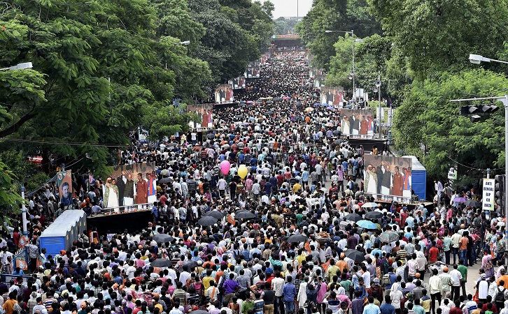 प.बंगाल : अमित शाह के रोड-शो में जमकर हंगामा, आपस में भिड़े भाजपा और टीएमसी कार्यकर्ता