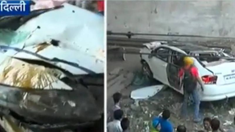 दिल्ली के पंजाबी बाग फ्लाईओवर से नीचे गिरी कार, 2 की मौत और 5  घायल