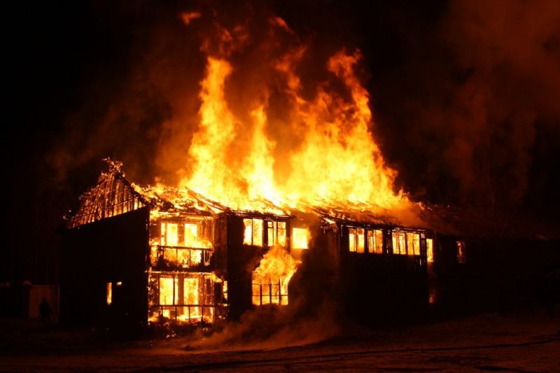 पटना : अचानक लगी झोपड़ी में आग, सिलेंडर फटने से एक की मौत