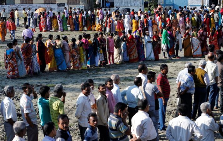म.प्र : प्रदेश की आठ संसदीय सीटों पर जारी है मतदान, मॉकपोल के दौरान बदलीं गई 260 वीवीपैट मशीनें