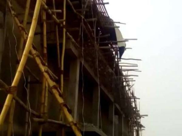नेता की बिल्डिंग का छज्जा गिरने से मजदूर की मौत