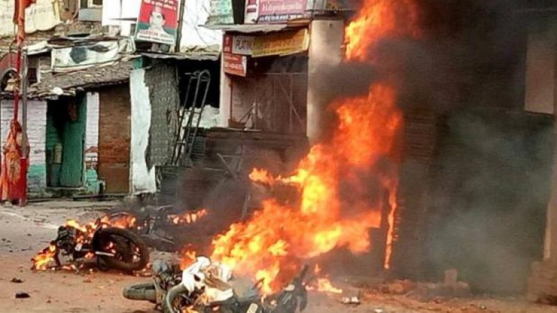 कानपुर में मोहर्रम जुलूस के दौरान पथराव और आगजनी