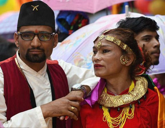 नेपाल में ट्रांसजेंडर की शादी पर क़ानूनी मुहर