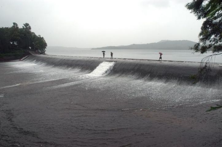 Vihar Lake Overflows After Heavy Rains Newstrack English 1