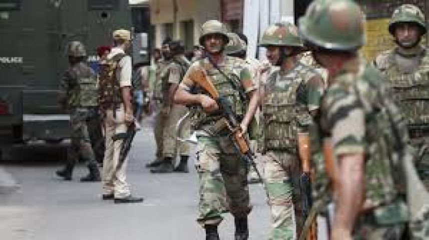 Militants attack security personnel, injure 3