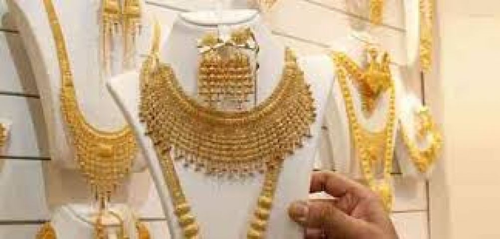 Jeweller shot out for robbery of ornaments