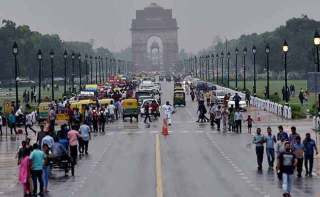 Delhiites woke up to a humid morning, light rains expected