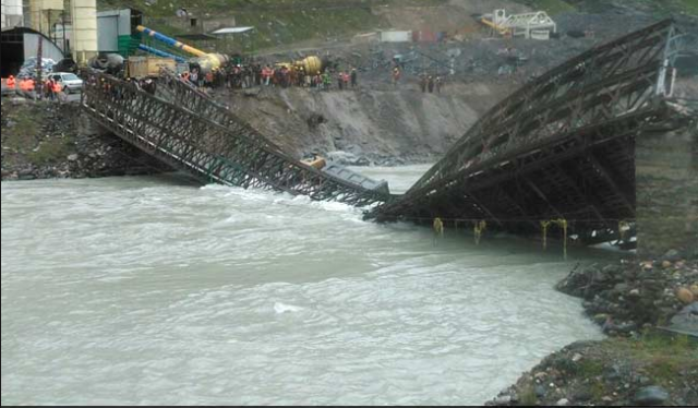Himachal Pradesh: Bailey bridge of Rohtang Tunnel project collapsed