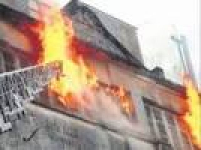 Fire breaks out at Allahabad Bank building in Kolkata