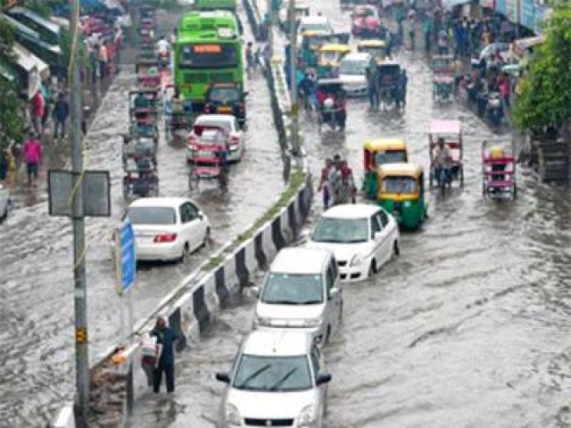 Delhi's rains hit the traffic;affect vehicular movement