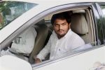 2 detained for burn own car with Hardik's pics to claim insurance