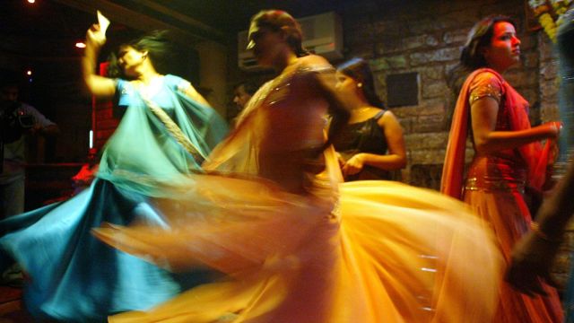 SC ordered Maharashtra Government to grant licence to dance bar