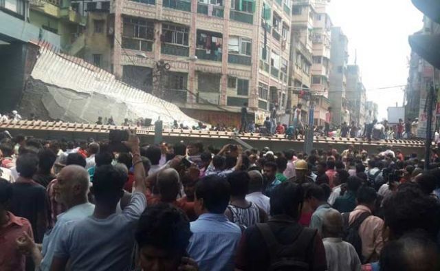 Kolkata: Under-construction flyover collapses, approx 10 people killed