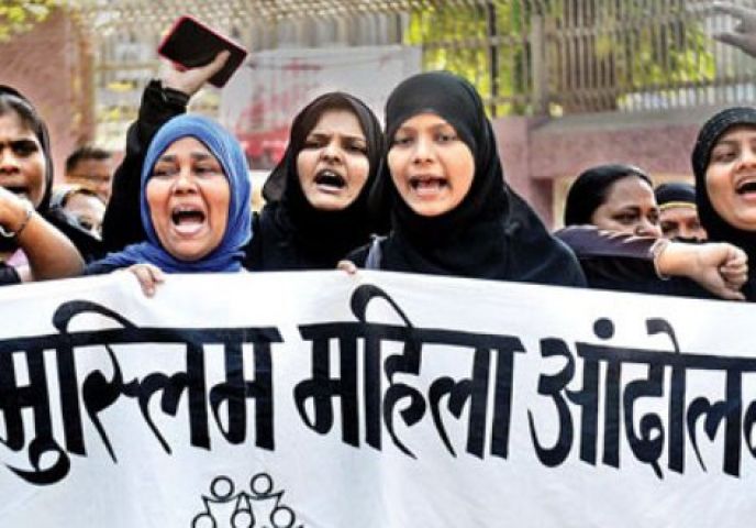 Central Government:Urges to ban on triple talaq