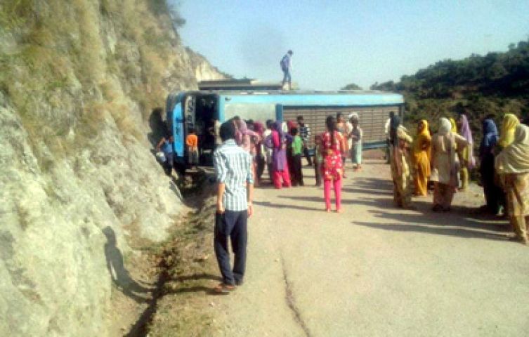 Bus overturned, 24 pilgrims injured