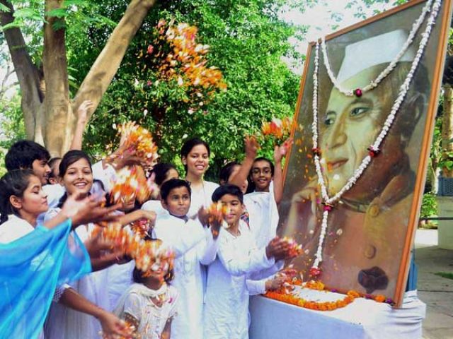Nation pays tribute to Pt. Nehru on his 52nd death anniversary