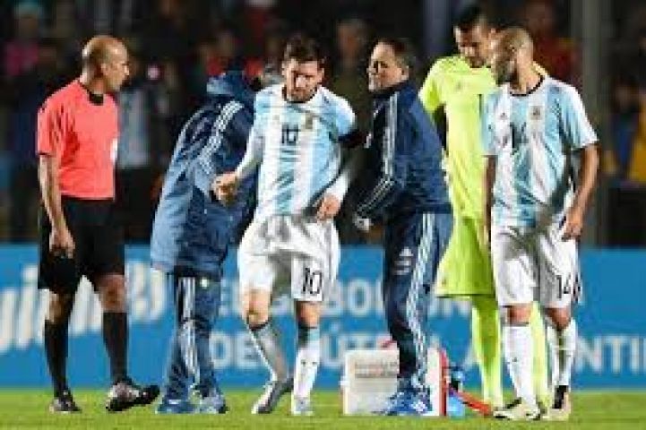 Lionel Messi suffered an injury scare as Argentina down Honduras