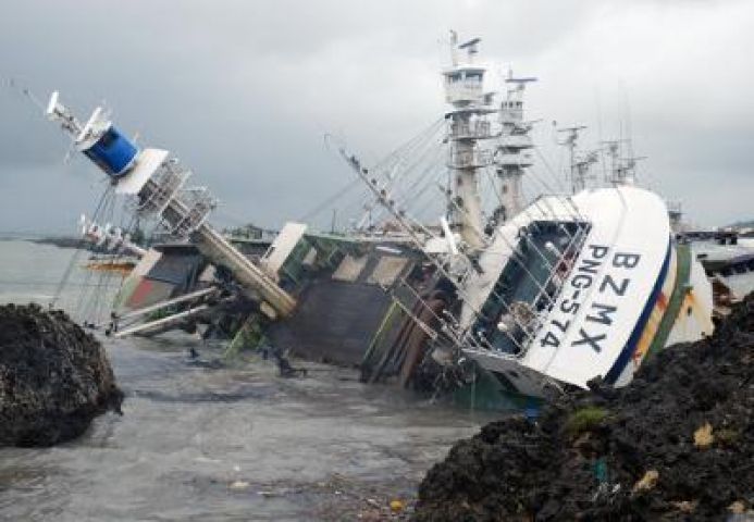 Typhoon hits Southeast China and Taiwan, 8 killed