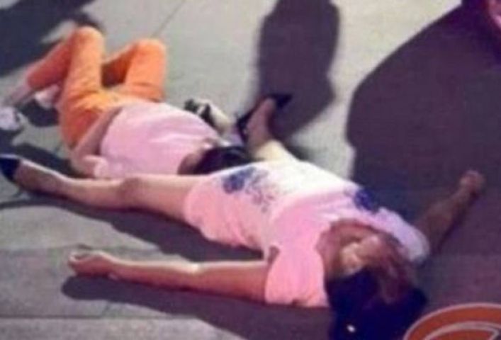 While arguing non-stop for 8 hours, 2 women faint on road