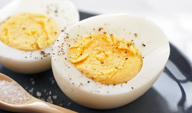 'Eggs' tossed in your salad could give you better 'vitamin E' absorption!
