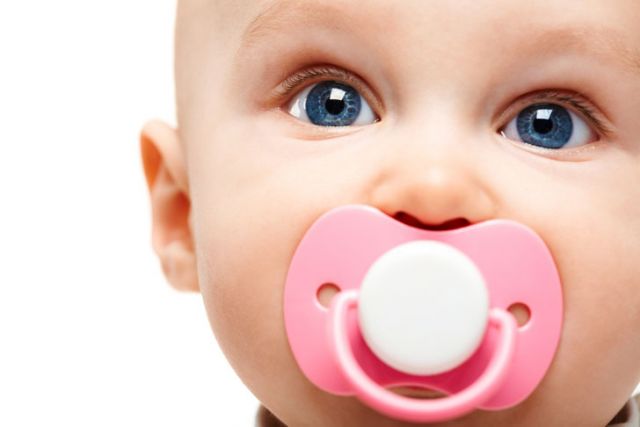Study: Avoiding pacifiers don't show any breastfeeding outcomes