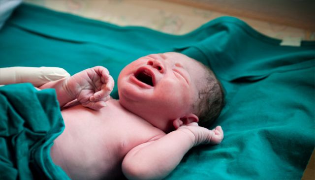 Diabetic woman gives birth to baby weighing 6 kg, Doctors shocked !