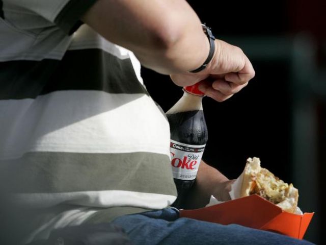 Sugar-free diet drinks do not aid weight loss, research suggests