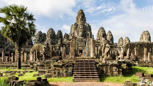 Angkor Wat, Largest Hindu Temple in Cambodia