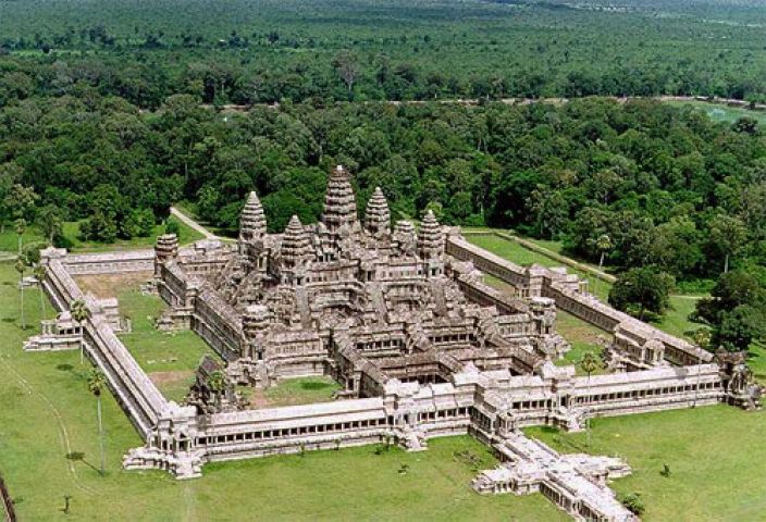 Angkor Wat, Largest Hindu Temple in Cambodia