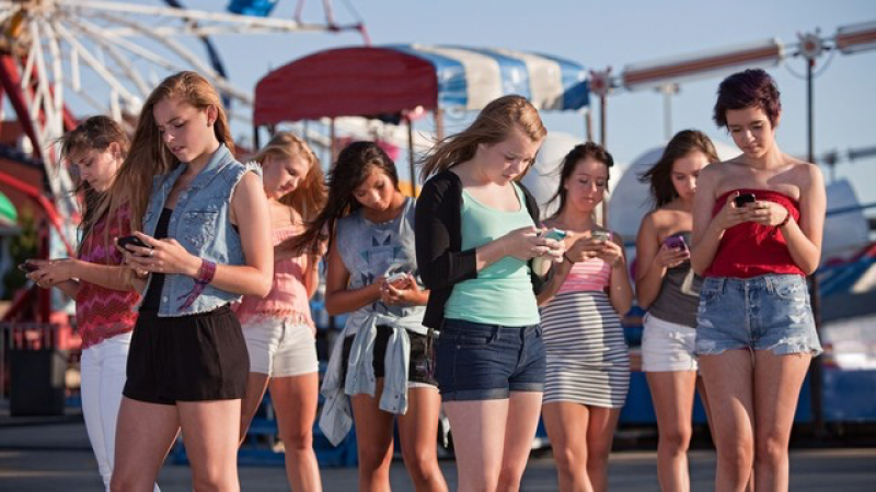 किशोरों को ख़ुदकुशी के लिए उकसा रहे है सोशल मीडिया के 'डेथ ग्रुप्स'