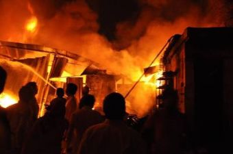 औरंगाबाद के नवीननगर में आग ने मचाया कोहराम, 40 घर हुए राख