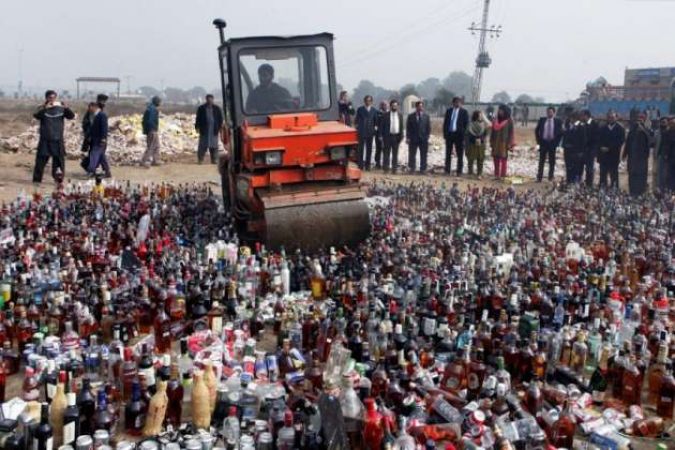 बिहार में शराबबंदी के बाद पर एक साल में 44 हज़ार से अधिक लोग भेजे गए जेल