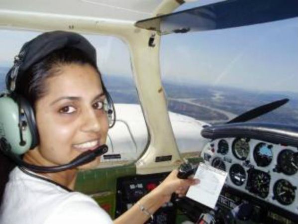 कश्मीरी युवती उड़ाएगी विमान, बनेगी सबसे कम उम्र की पायलट