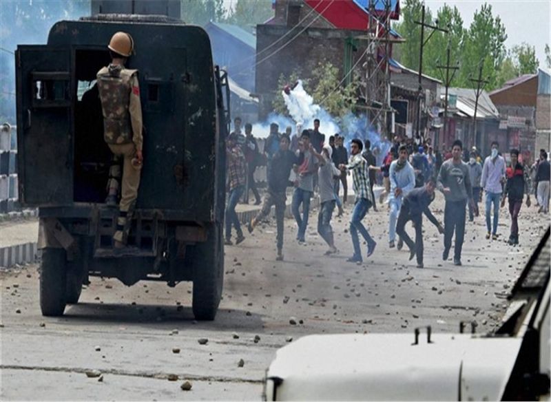 जम्मू कश्मीर में पत्थरबाजी, दो जवान शहीद