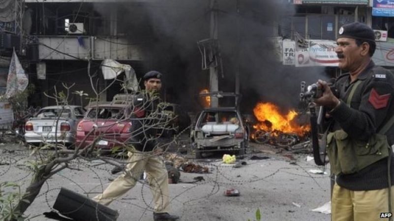 IS के आतंकी ने लाहौर में किया आत्मघाती हमला, 4 आर्मी जवान सहित 6 की मौत