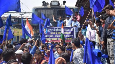 SC/ST एक्ट हिंसा: क्यों पसंद है दलित समुदाय को नीला रंग