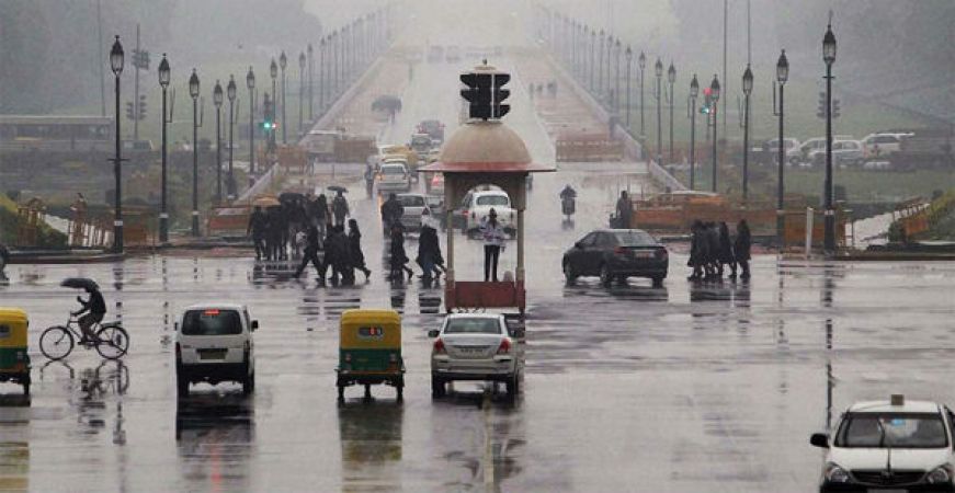 दिल्ली: राजधानी में मौसम ने ली करवट, झमाझम बारिश