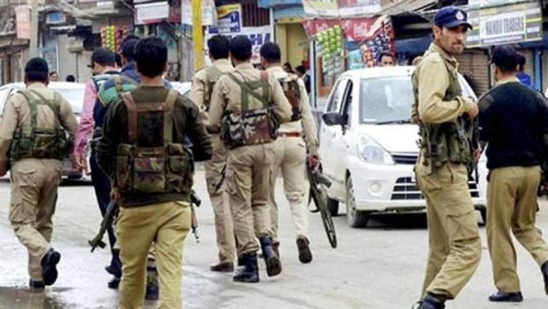 जम्मू कश्मीर में गिरफ्तार किए हिजबुल मुजाहिद्दीन के आतंकवादी