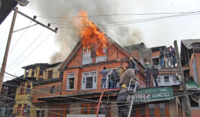 श्रीनगर में भीषण आग, 7 घर जलकर खाक