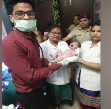 Woman delivers baby at one-rupee clinic,mother and the child are safe