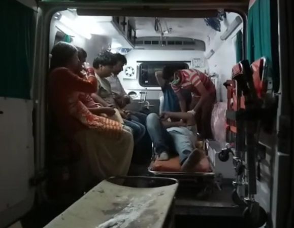 नाले में बस गिरी, 40  यात्री घायल